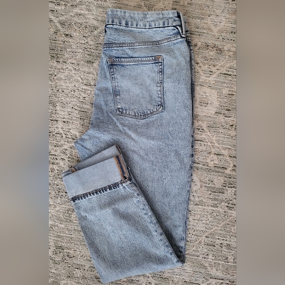 Good American Good Classic Cuffed Jeans - Picture 2 of 2